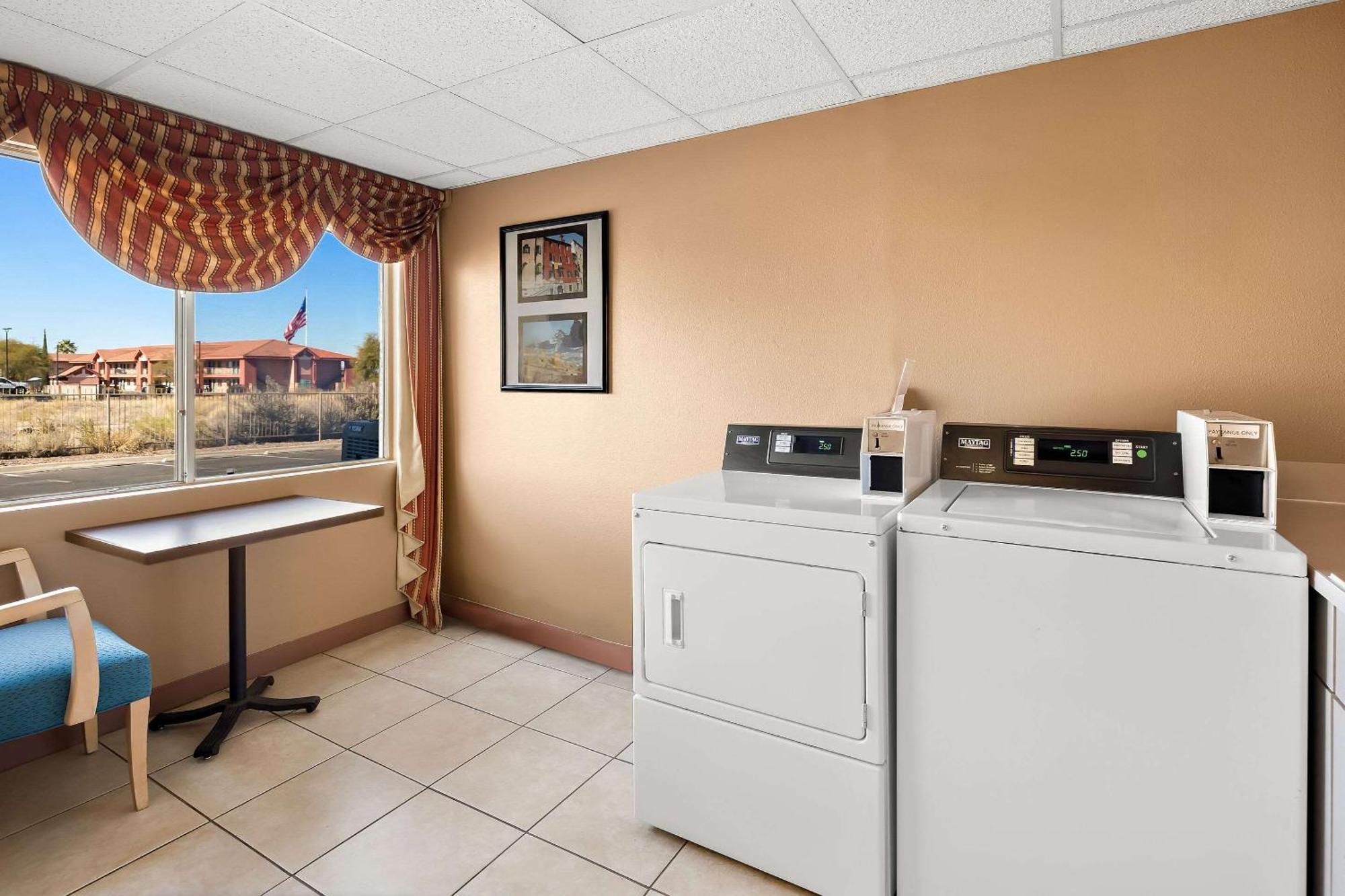 Comfort Inn & Suites Near Kino Sports Complex Drexel Heights Exterior photo